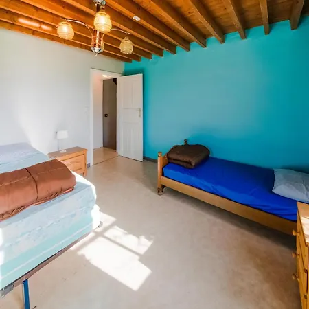 Spacious Retreat Semesterbostad Brisy