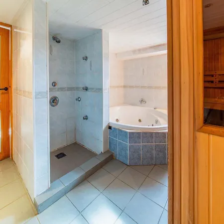 Spacious Retreat Semesterbostad