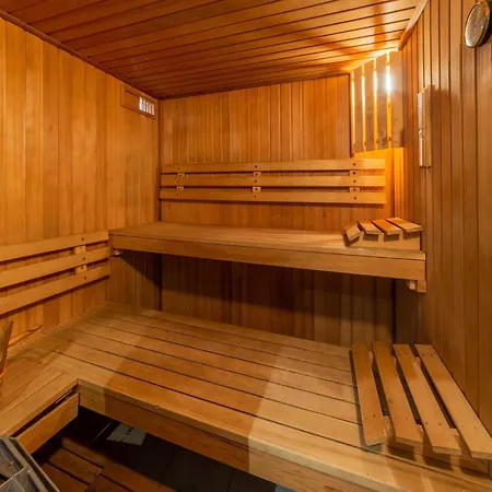 Spacious Retreat Semesterbostad Brisy