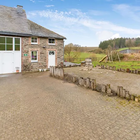 Semesterbostad Spacious Retreat Brisy