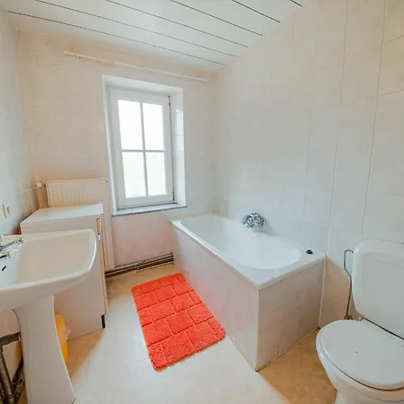 Spacious Retreat Brisy