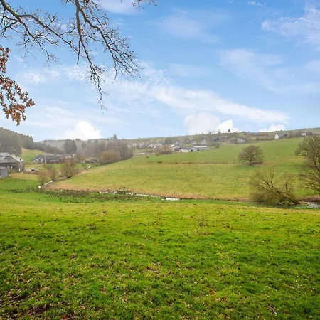 Semesterbostad Spacious Retreat Brisy