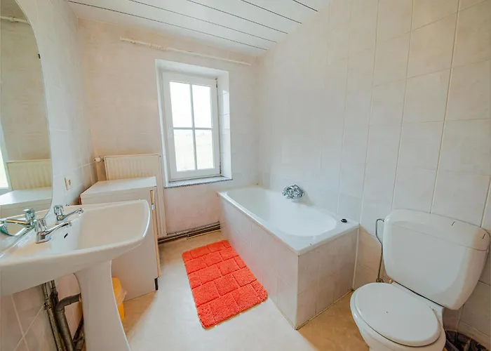 Spacious Retreat Brisy